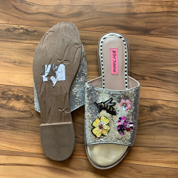 ๐ ๐. Betsey Johnson Zorro Slides - Picture 4 of 5